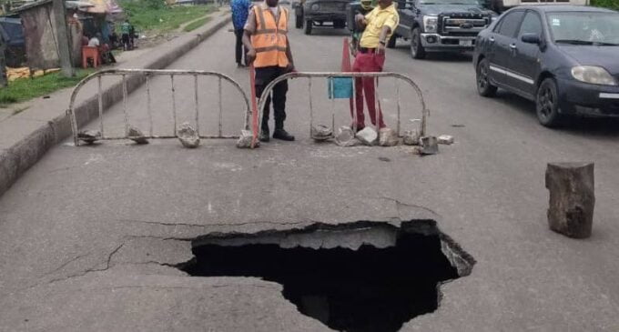 Evildoer sets death trap on major Lagos bridge