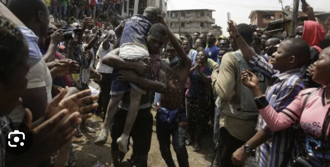 Video: Volunteers use shovels to dig out students as death toll in Jos School building collapse rises to 21