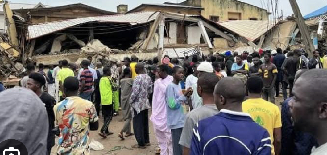 Popular market building collapse, claims three lives