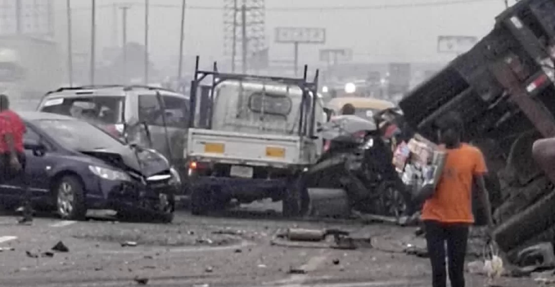 Many injured as multiple vehicles collide with truck on Lagos-Ibadan Expressway (watch video)