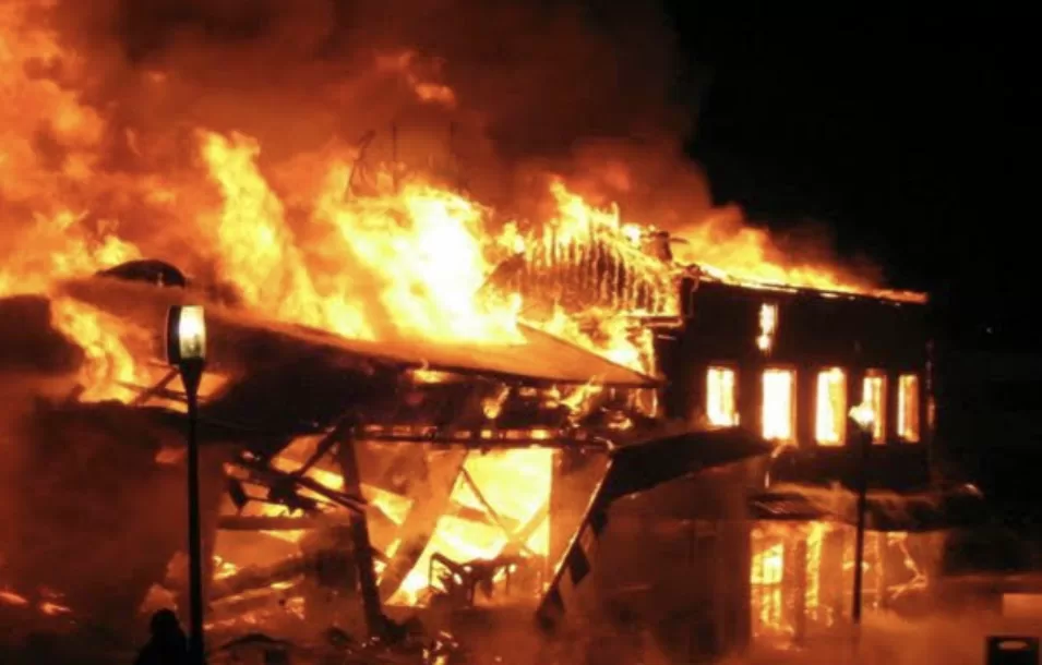 Fire Razes Popular Plank Market In Lagos