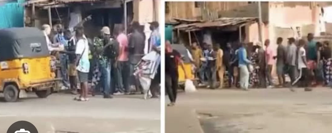 Hardship: Long Queue As Missionary Comes To Nigerian Rescue, Shares Loaves Of Bread In Lagos (Watch Video)